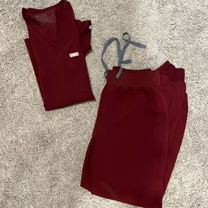 Figs maroon set